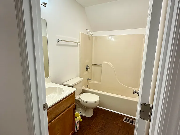 302 Rolling Acres Dr — Photo 14