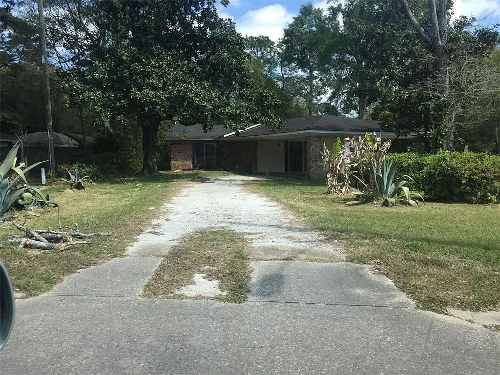 3 bed, 2.0 bath, 2108 sqft, $1,150 — Photo 2