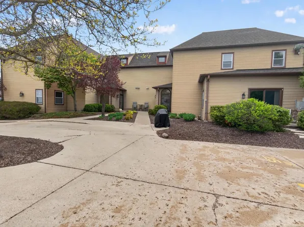 100 Main STREET #105, Pewaukee, WI 53072