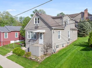 512 Porter St APT 2, Lemont, IL 60439