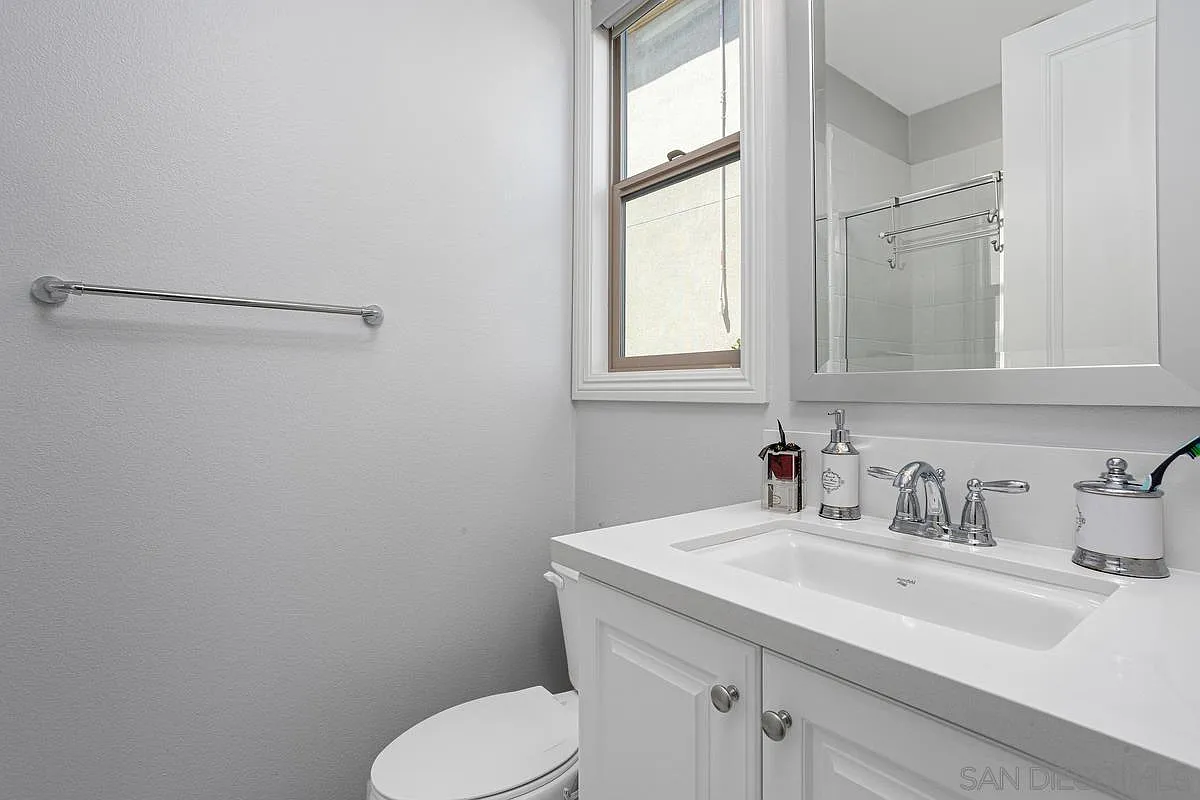 5 bed, 3998 sqft, $1,550 — Photo 2