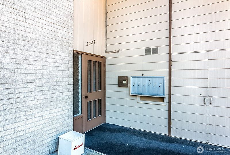 3rd image of 3424 25th Avenue W #201