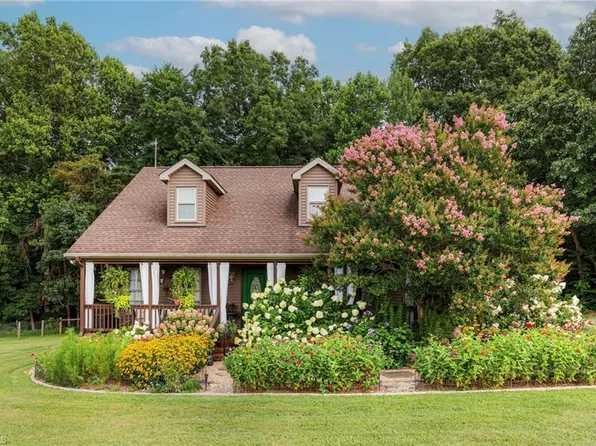 7472 Middlestream Rd, Browns Summit, NC 27214