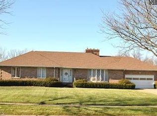 1074 Salton Dr, Akron, OH 44333