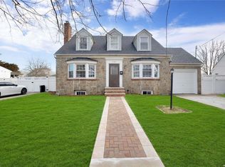 181 Juanita Ave, Freeport, NY 11520