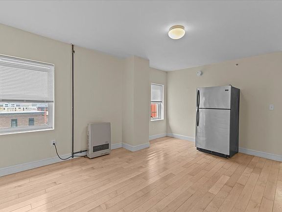2nd image of 141 Main St APT 2