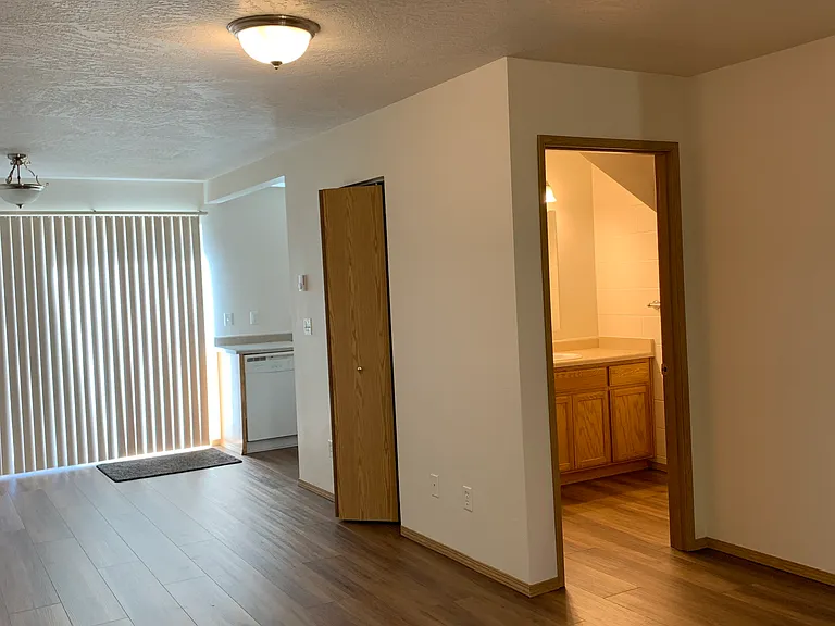 436 Holbrook Ln #C — Photo 3