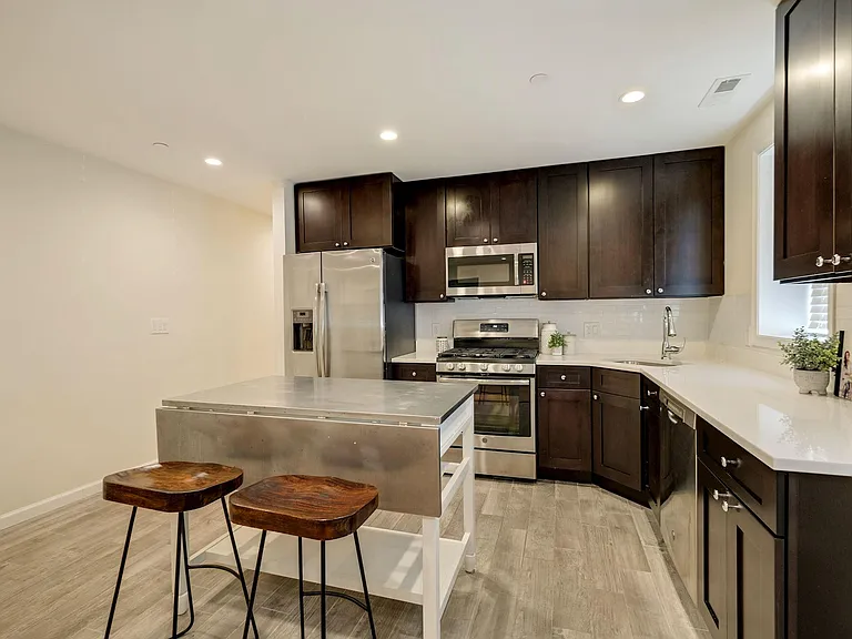 1892 Ontario Pl NW #2 — Photo 5