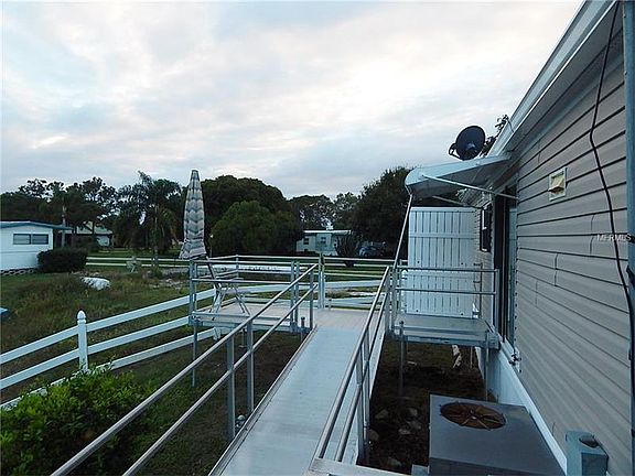 4th image of 334 Caloosa Ct