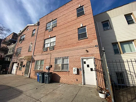 Rented by Premier Metro Realty Corp | media 25