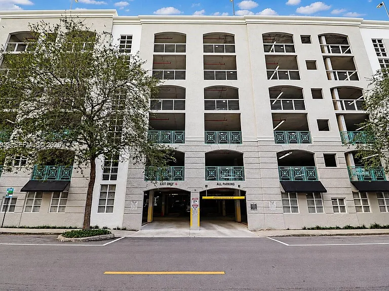 6001 SW 70th St #108 — Photo 18