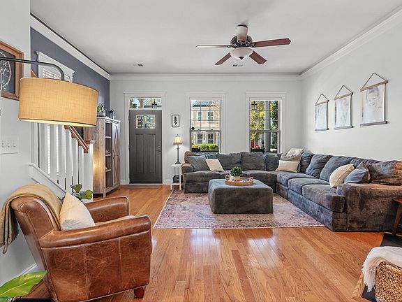 5th image of 109 Hyacinth St