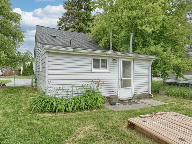 22395 Columbus Ave — Photo 19