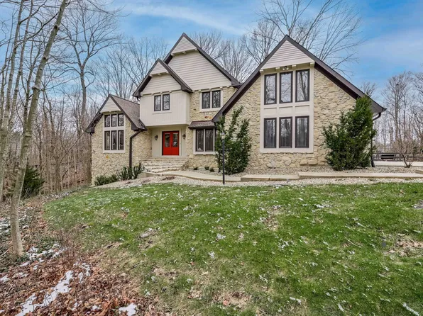 702 Morningside Dr, Zionsville, IN 46077