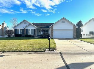 605 Bennington Dr, Saint Charles, MO