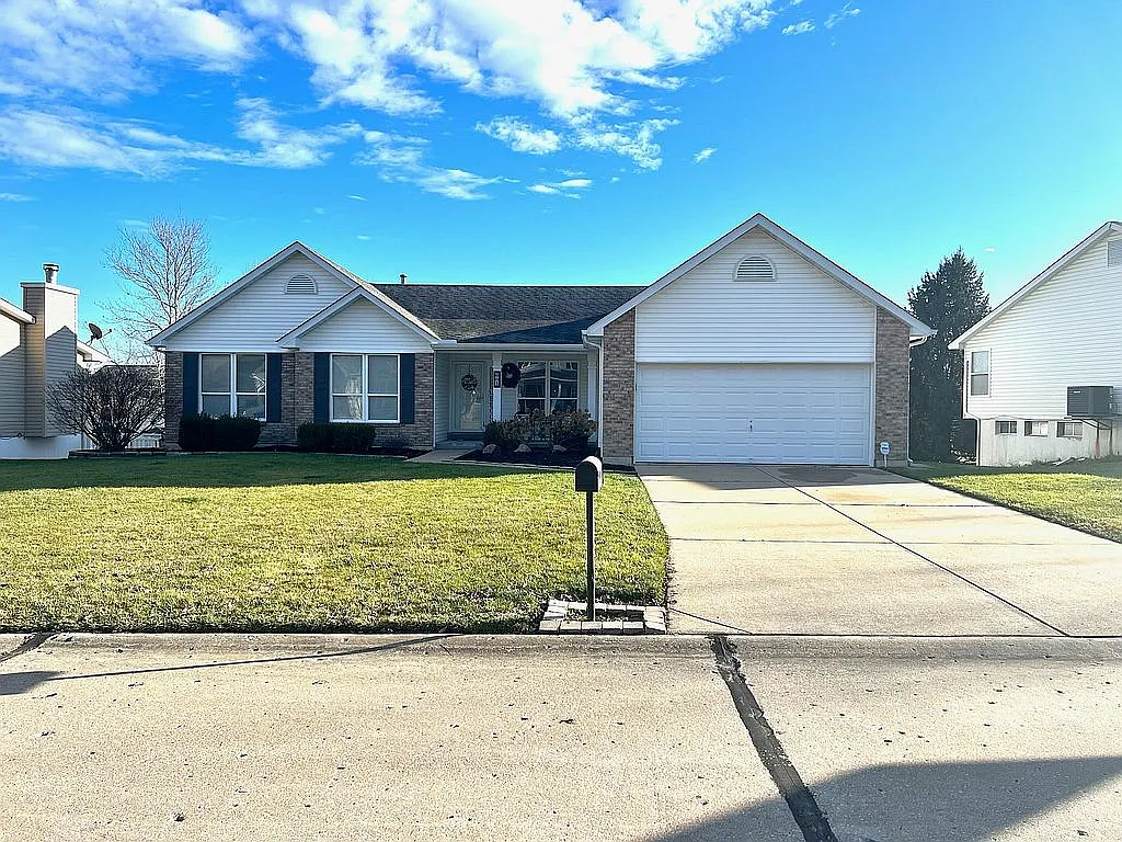 605 Bennington Dr photo 1