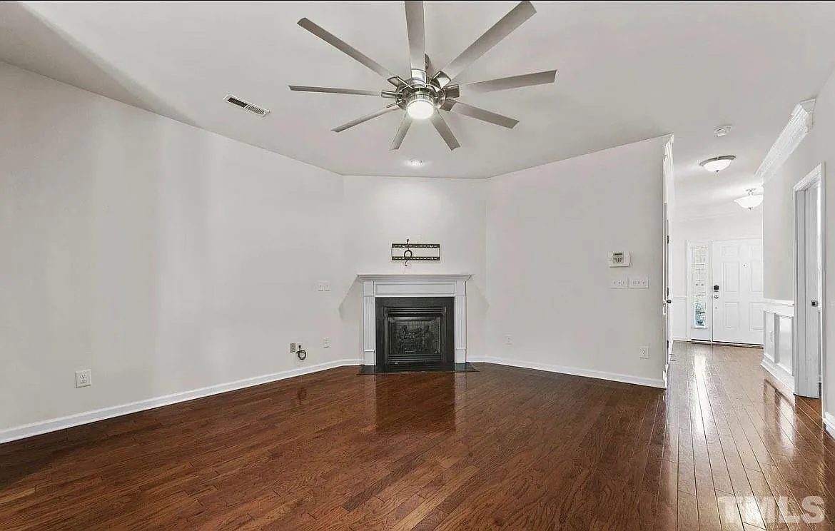 3 bed, 2.5 bath, 1670 sqft, $2,095 — Photo 4