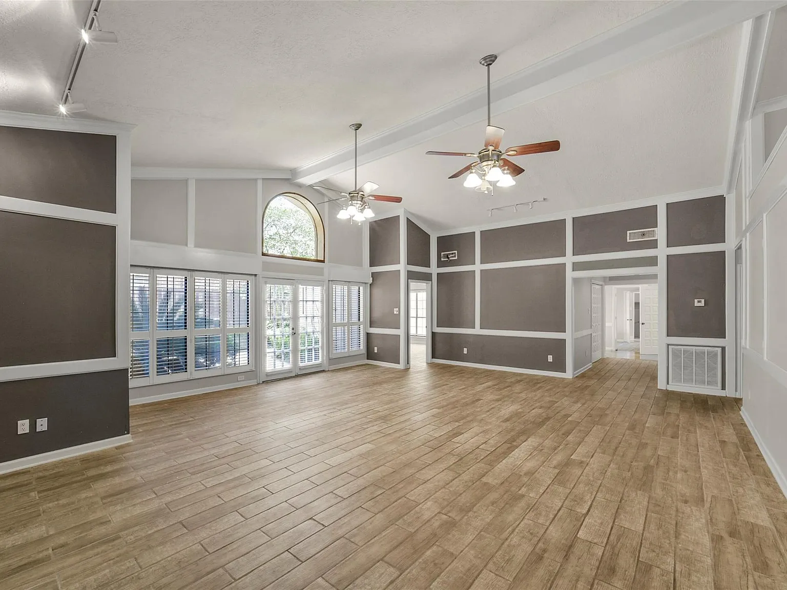 3 bed, 3.0 bath, 2890 sqft, $3,700 — Photo 4
