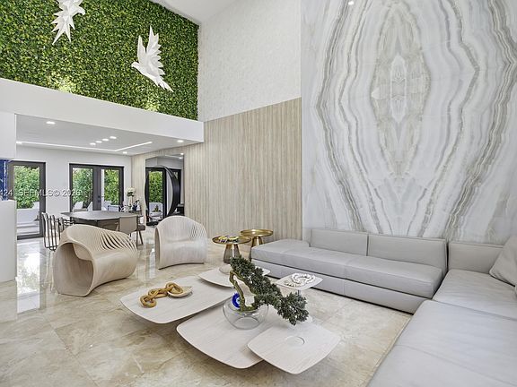 5th image of 9467 NW 54th Doral Circle Ln