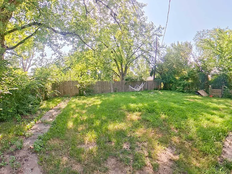 2044 Hayes Dr — Photo 7
