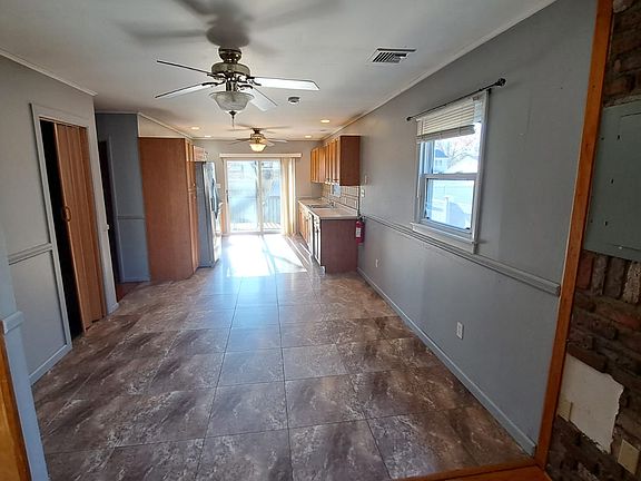 5th image of 215 Walnut Dr