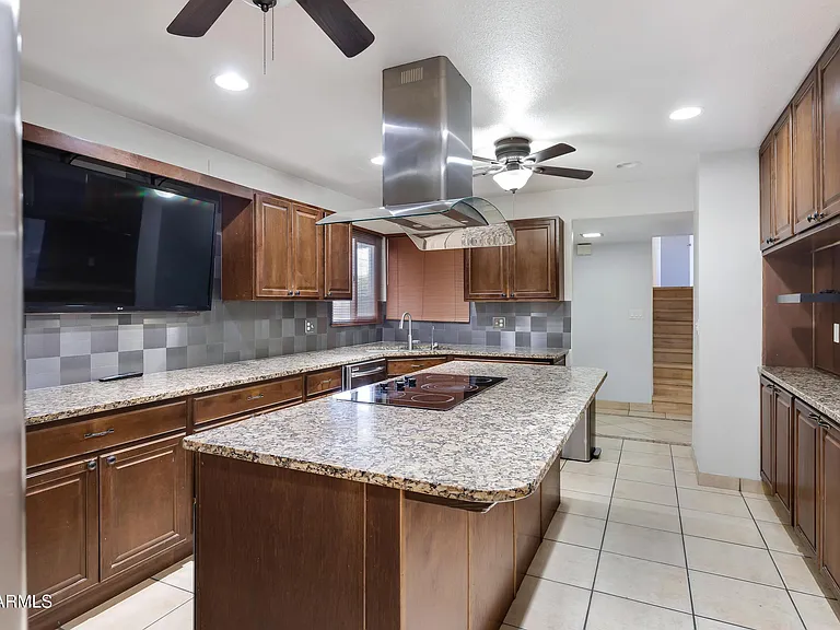 1627 E Fremont Dr — Photo 14