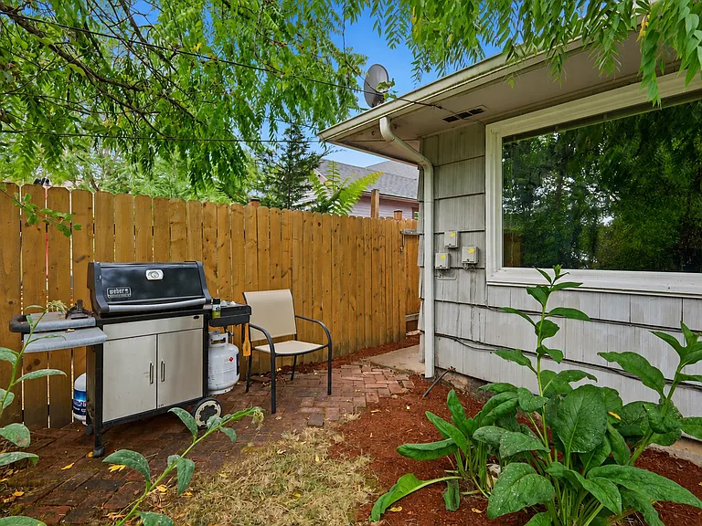 1417 Jefferson St — Photo 17