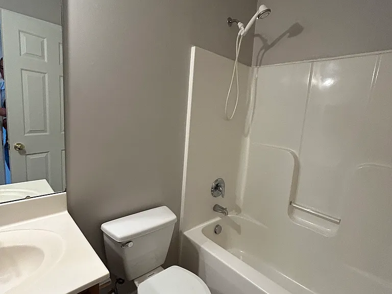 Hallway full bath