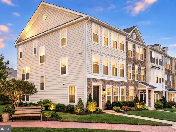44131 Puma Sq, Chantilly, VA 20152
