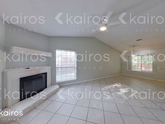 3rd image of 923 Woodgreen Dr