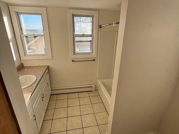 3rd image of 114 Smith St APT 3