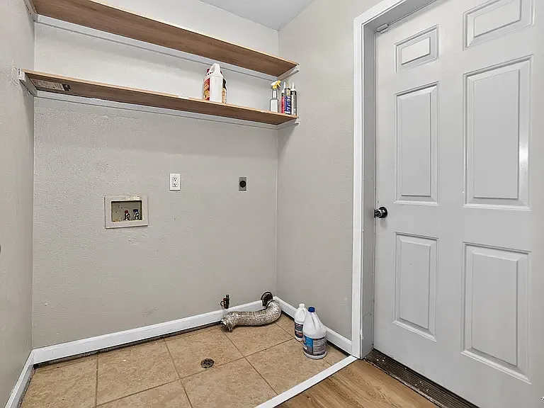 3582 W 14th Pl — Photo 13