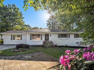 27 Hunters Cir, Powder Springs, GA 30127