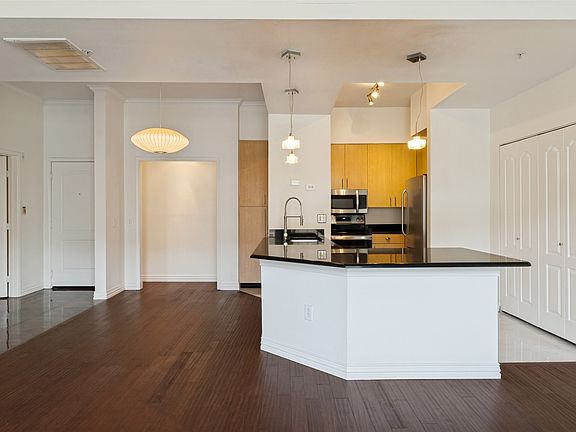 5th image of 3225 Turtle Creek Blvd APT 520