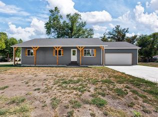 327 E 2nd St, Halstead, KS 67056