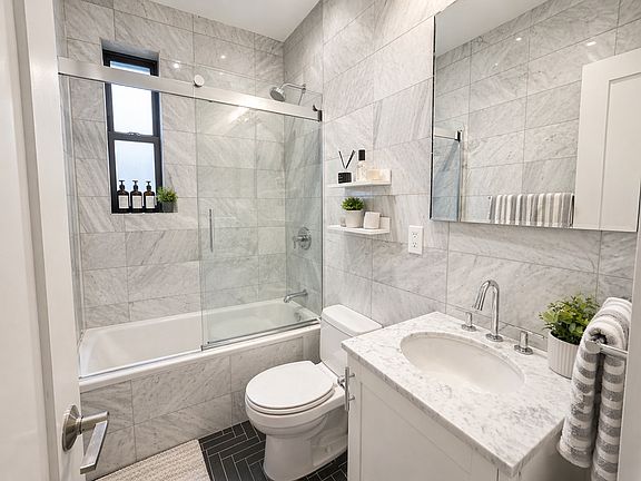 5th image of 421 W 21st St APT 5D