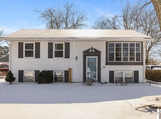 231 Iroquois Dr, Paducah, KY 42001