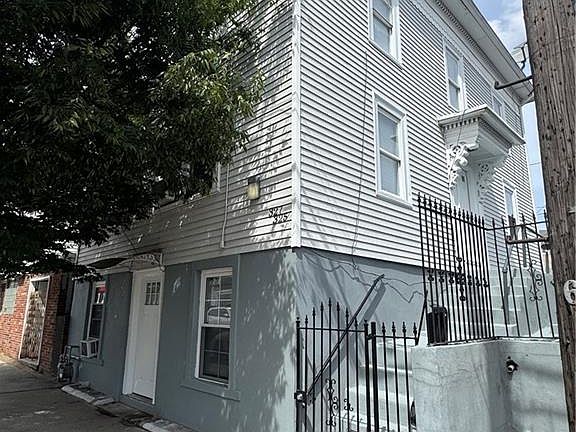 2nd image of 325 Manton Ave