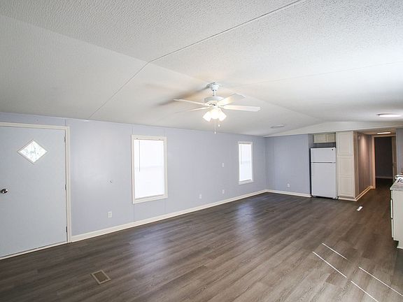 3rd image of 351 Oak Dr