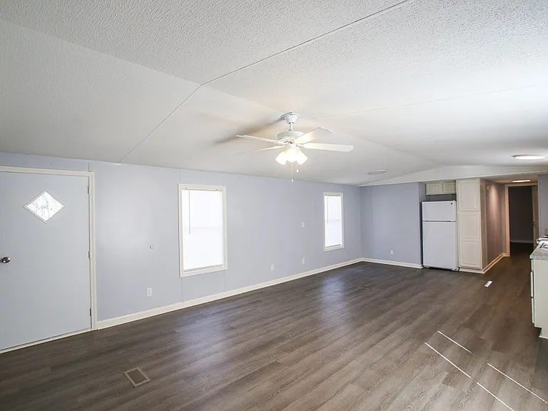 351 Oak Dr — Photo 3