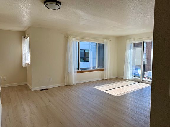 4th image of 520 Pine St APT 204
