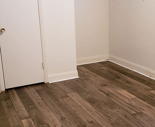 3rd image of 118 Yeardley Ave