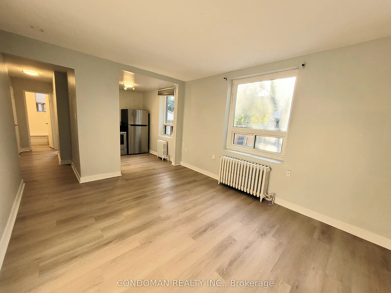 852 Broadview Ave — Photo 2
