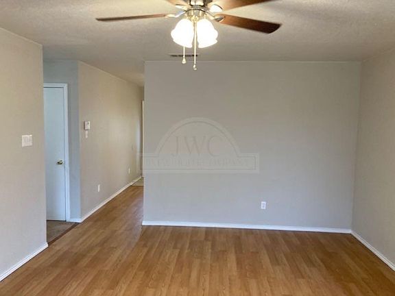 4th image of 2609 Thoroughbred Dr