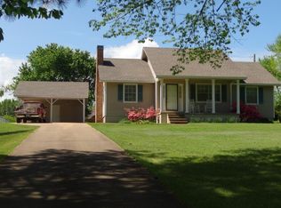 8 County Road 104, Farmington, MS 38834