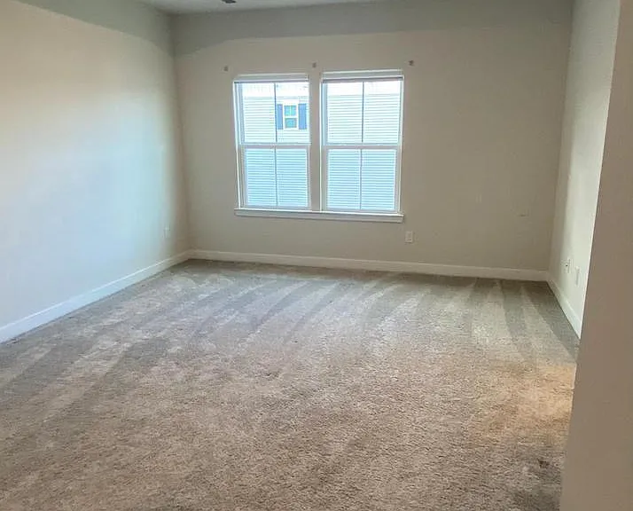 619 Holywell Dr — Photo 10