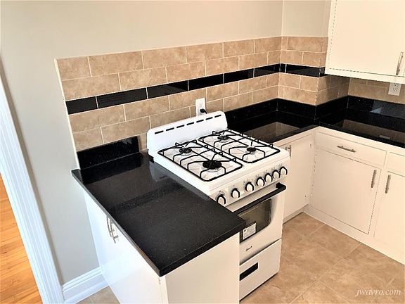 4th image of 1701 Beach St #301
