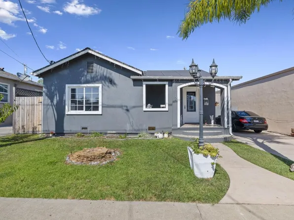 12 Eastern Dr, Watsonville, CA 95076
