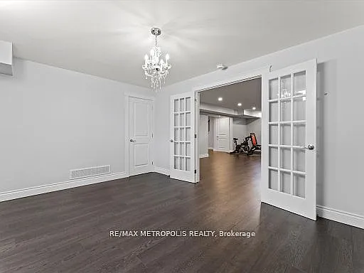 925 Lakewood Cres — Photo 29