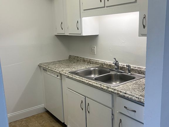 5th image of 379 47th Ave N APT 206